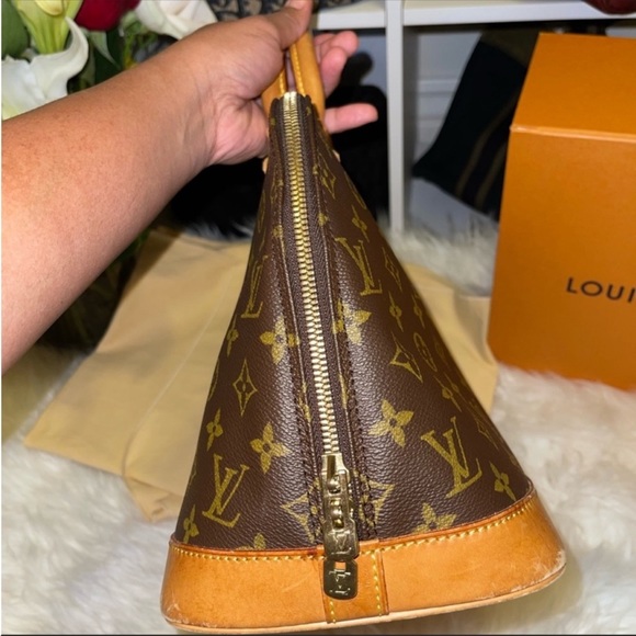 Authentic LV Alma Monogram Bag - Picture 2 of 6